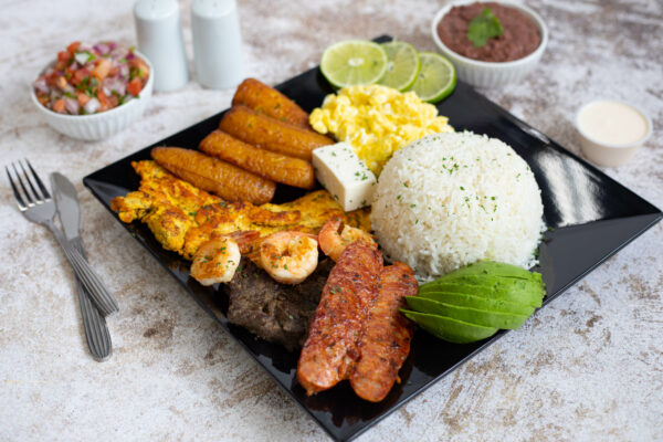 BANDEJA TIPICA CHAPINA