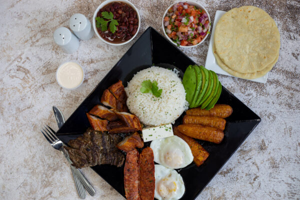 BANDEJA TIPICA SALVADORENA