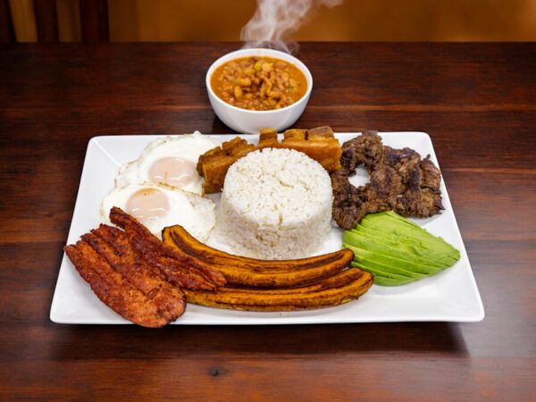 BANDEJA PAISA (COLOMBIANA)